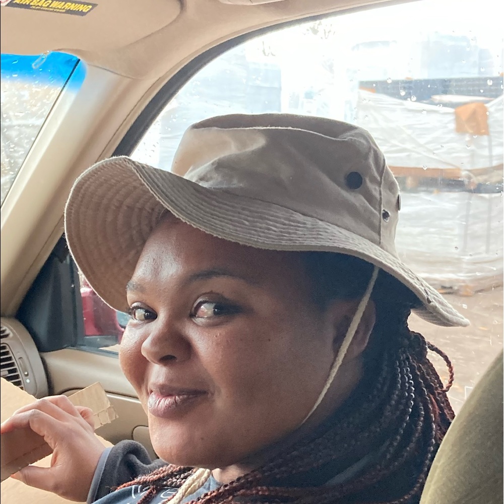 Meet your Posher, Victor